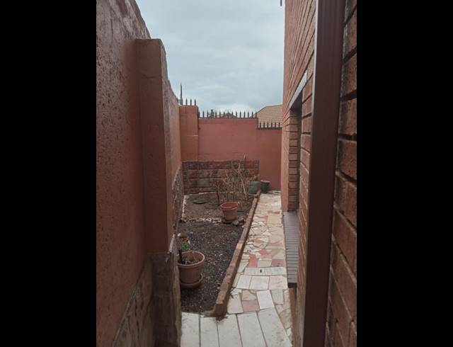 4 BEDROOM HOUSE FOR SALE IN HOSPITAL VIEW